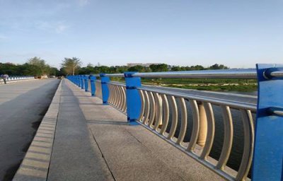 樂(lè)意護(hù)欄廠(chǎng)家告訴您不銹鋼護(hù)欄的安裝過(guò)程是怎樣的?